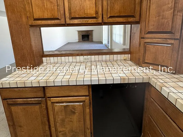 825 E Copper St — Photo 7