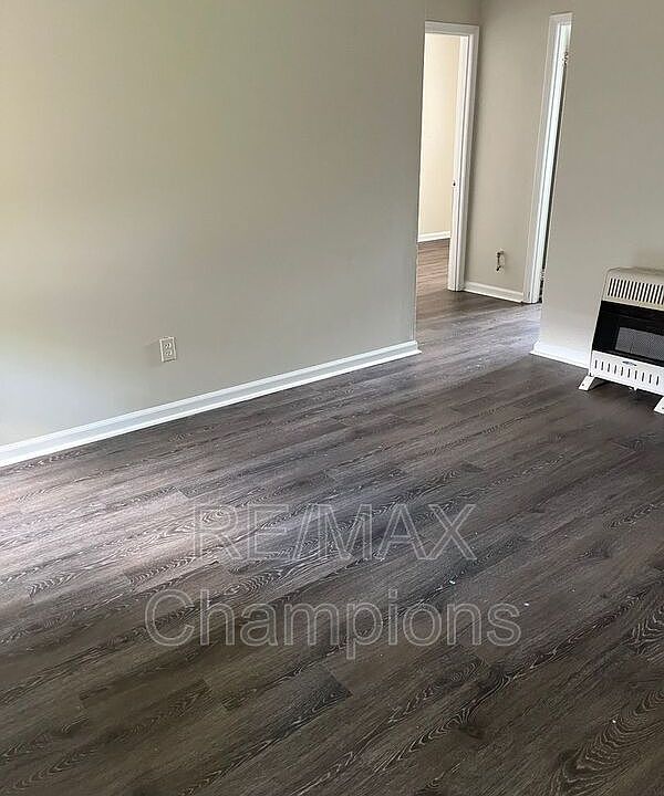 2nd image of 1422 23rd St APT A