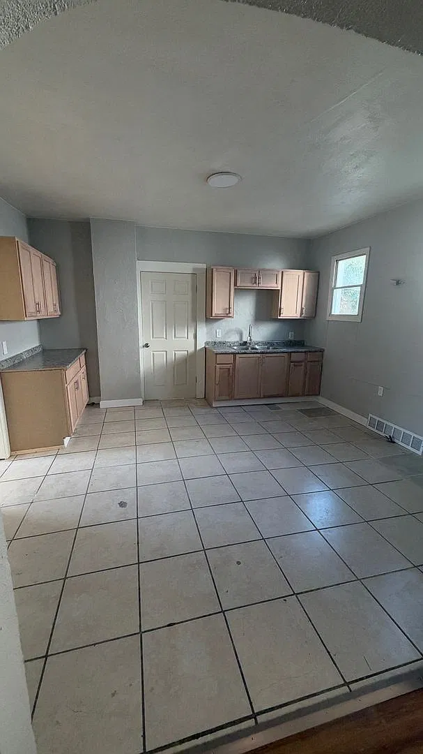 W 87TH 1280 Duplex — Photo 2