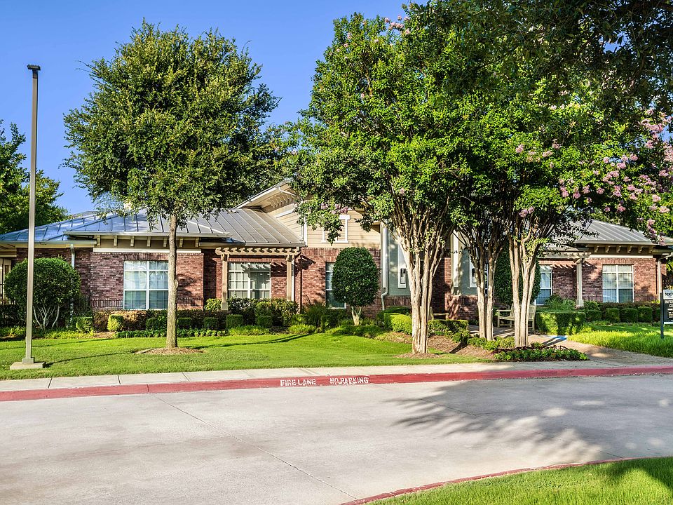 Indigo Pointe Exterior Building