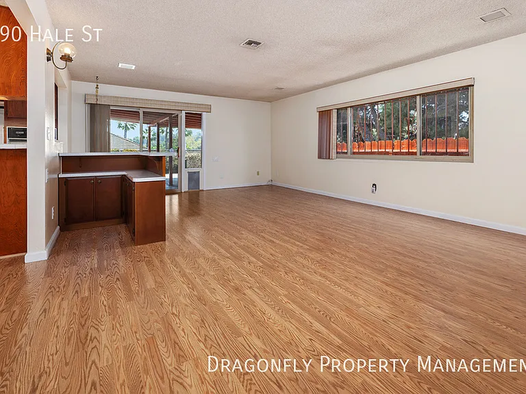 490 Hale St — Photo 20