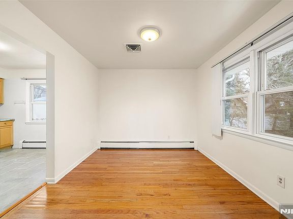 4th image of 410 Mayer Ct Floor 2