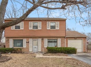 132 N Pinecrest Rd, Bolingbrook, IL 60440