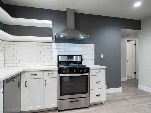 5th image of 2343 N Backer Ave