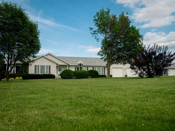 3559 40th St, Grinnell, IA 50112