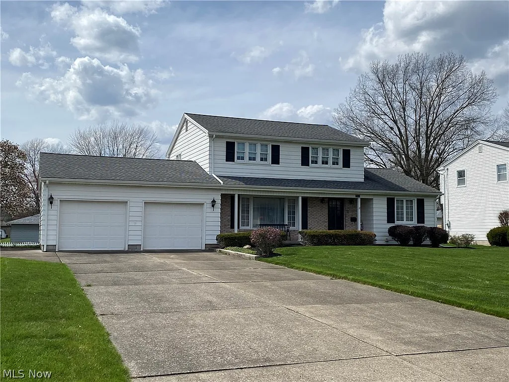 2572 Frostwood Dr photo 1