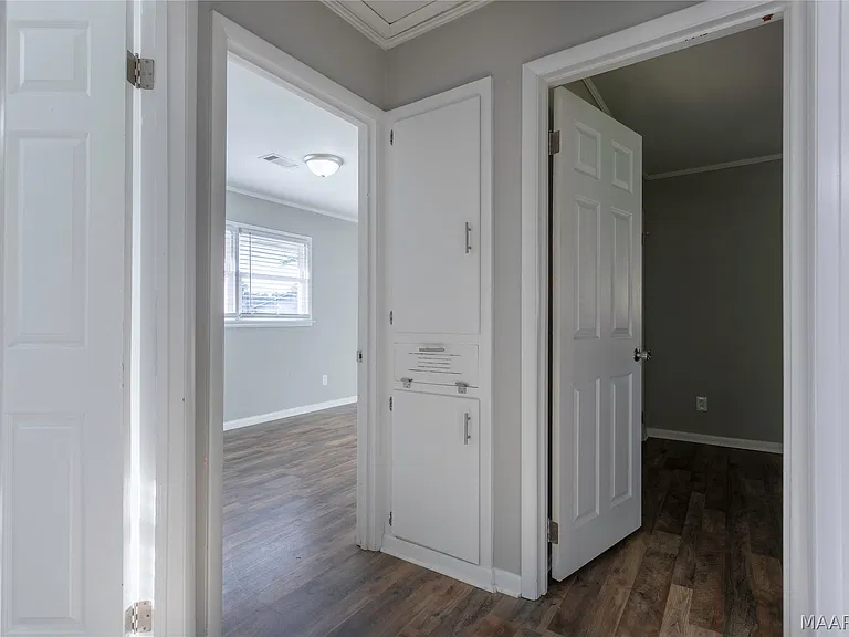 221 Moncrief St — Photo 11