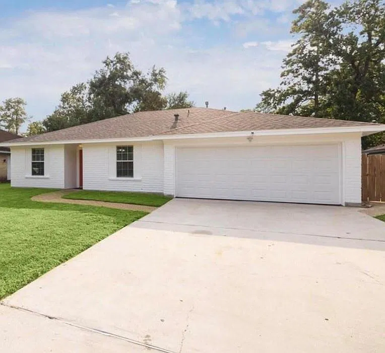 3 bed, 2.0 bath, 1397 sqft, $1,650 — Photo 2