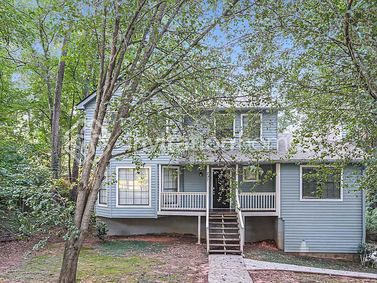 297 Phoenix Dr — Photo 1
