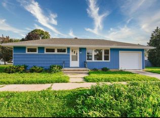 810 School St, Manitowoc, WI 54220