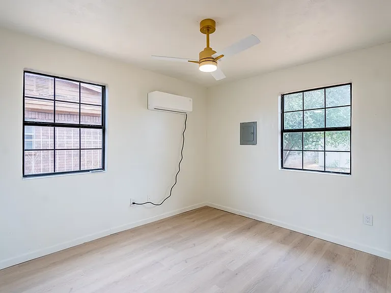504 Howard Dr — Photo 9