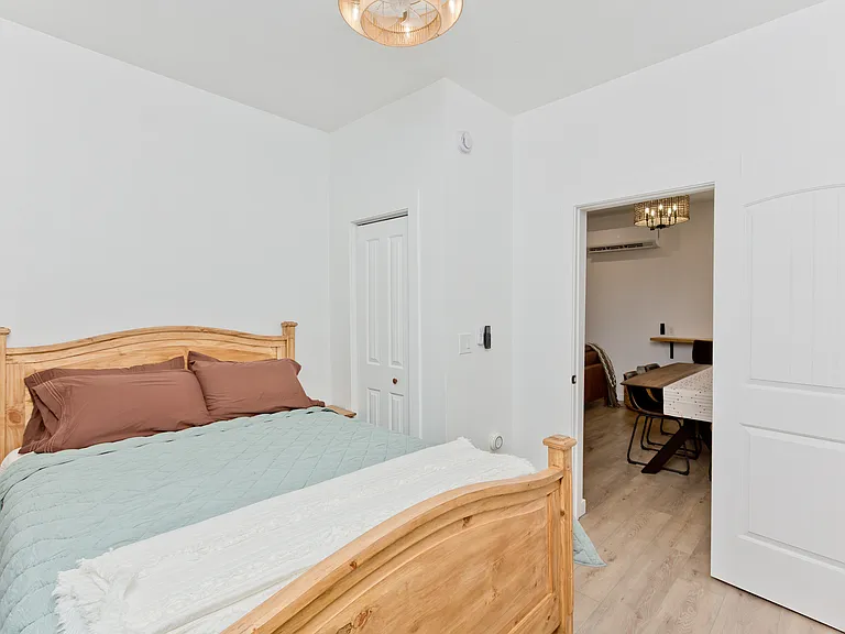 241 Gunnison Ave — Photo 14