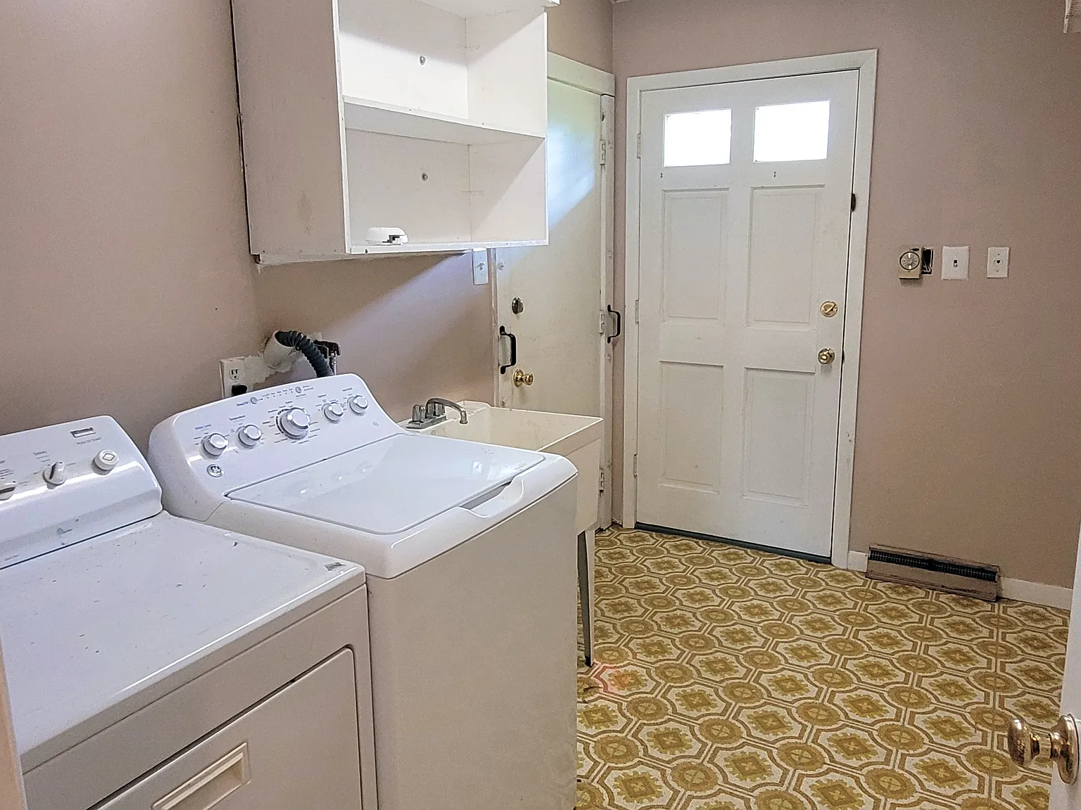 5 bed, 5096 sqft, $3,600 — Photo 2