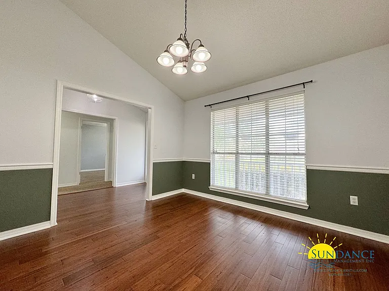701 Lynn Brk E — Photo 3