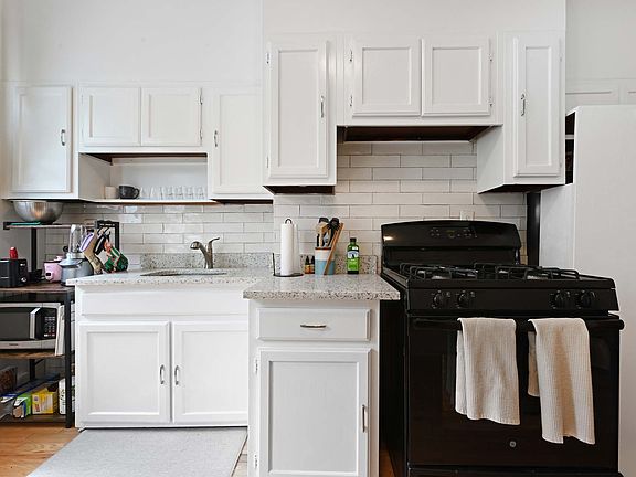 Picture of similar unit, cabinets light grey.
