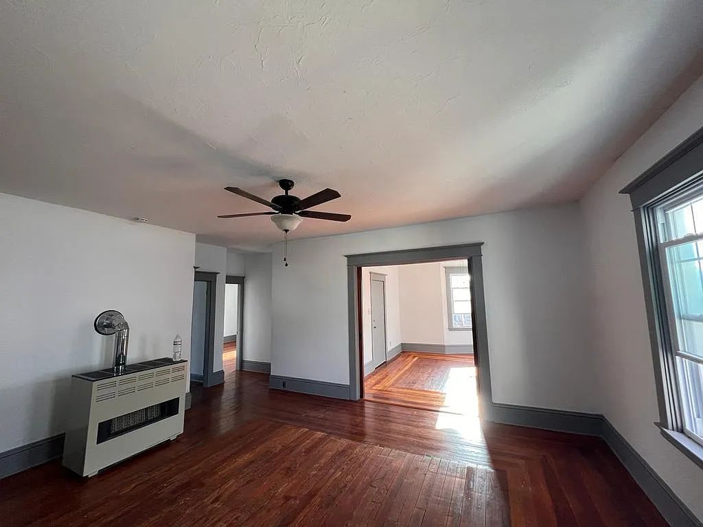 324 Brock Ave — Photo 1