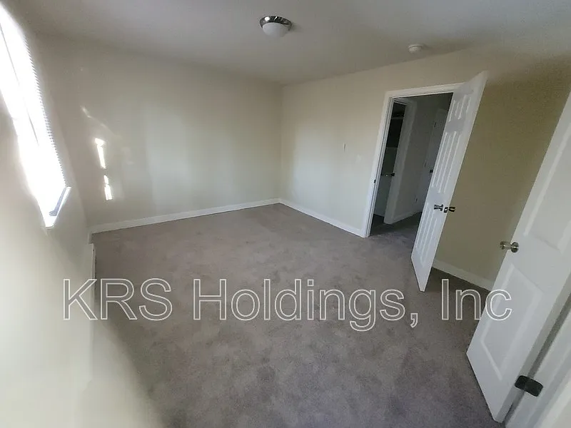 1517 Halifax St — Photo 3