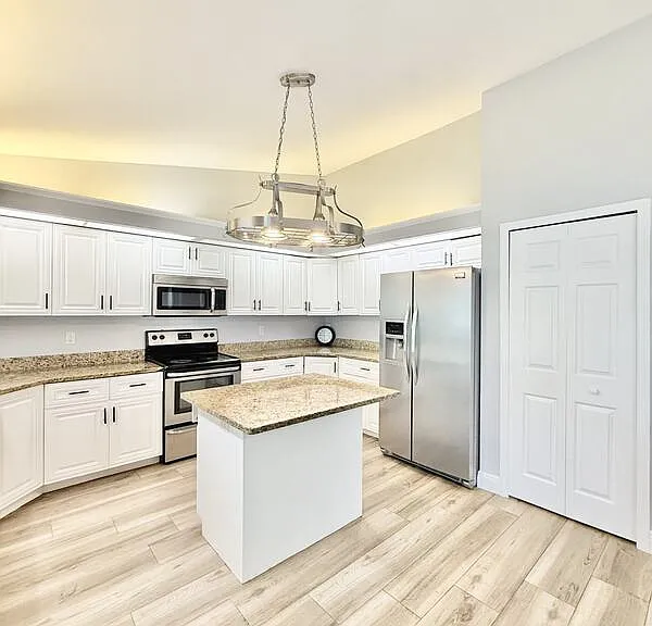 22148 Lockport Ave — Photo 12