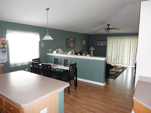Kitchen - Breakfast Area - Family Rm