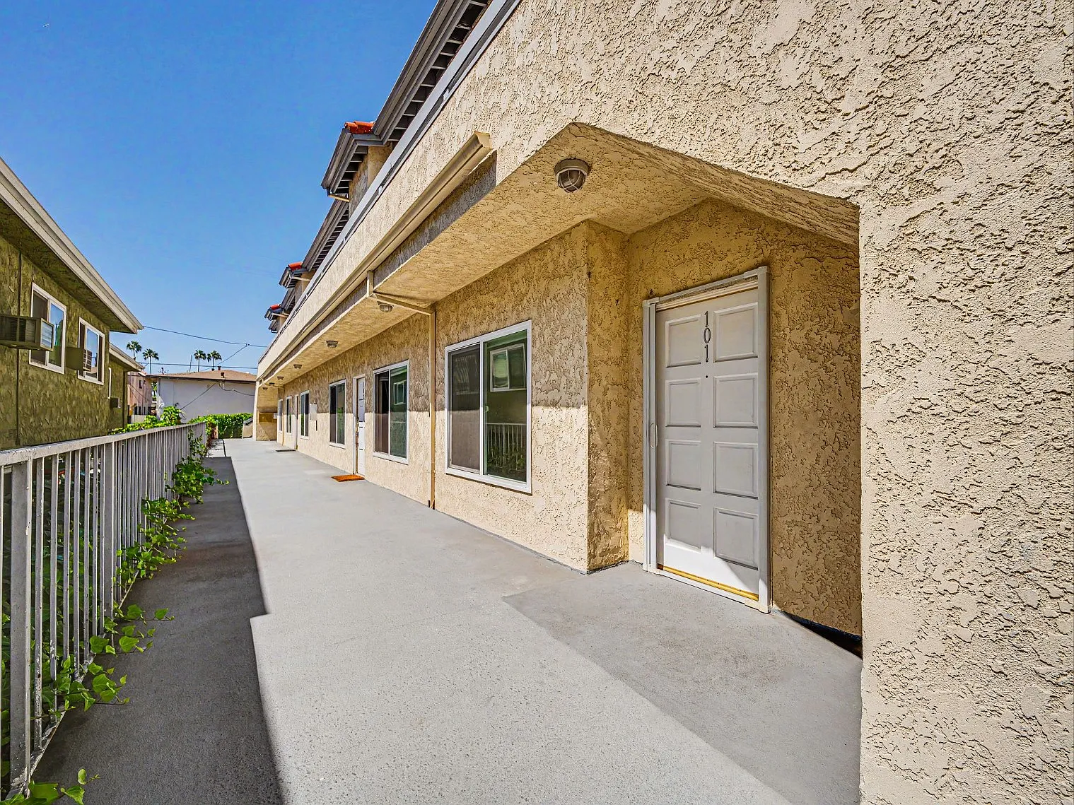 2 bed, 860 sqft, $3,250 — Photo 2