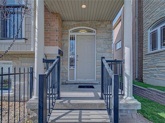 3rd image of 32 Bruce St