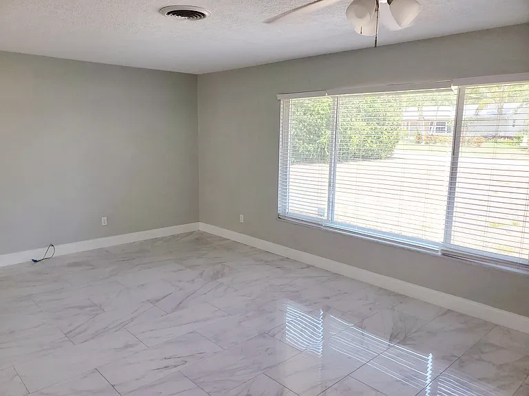 1257 NE Sago Dr — Photo 4
