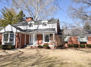 813 W Fairlawn Ln, Peoria, IL