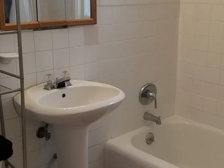 2410 University Ave NE #1 — Photo 9