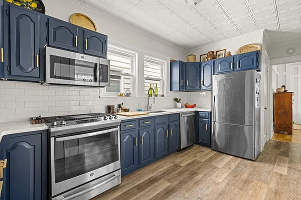 Sold by Compass | media 17