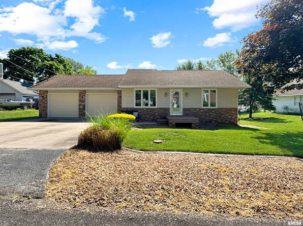 408 S Cedar St, Delavan, IL 61734