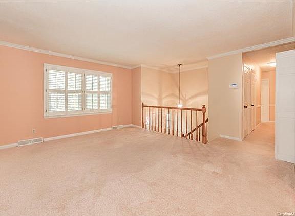3rd image of 552 Kirby Ln