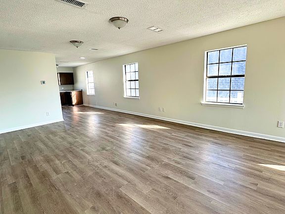 2nd image of 2684 Rue Palafox #C
