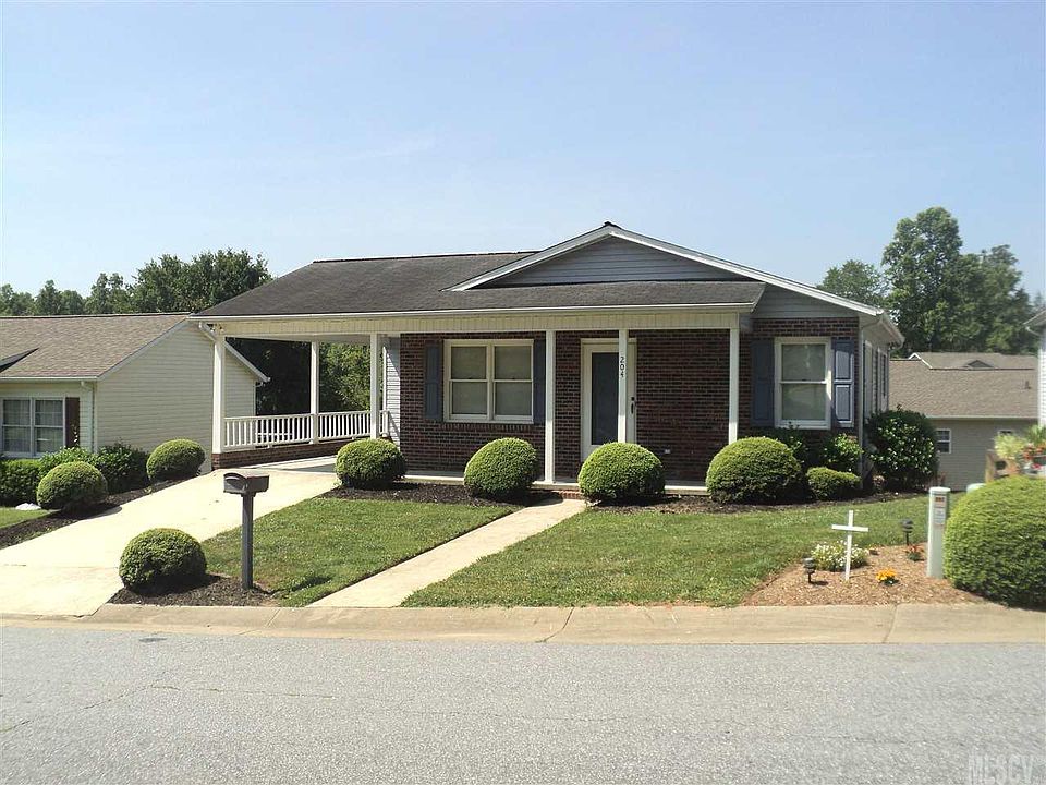 1st image of 204 Autumn Cres