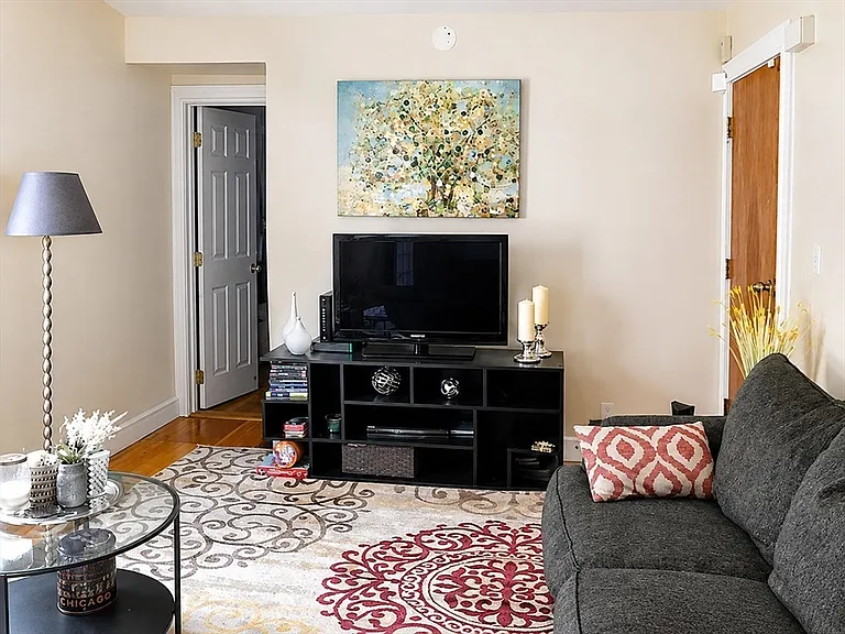 1512 Hyde Park Ave #1 — Photo 4
