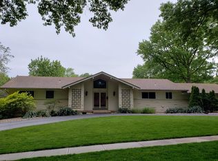 8300 Rosewood Dr, Prairie Village, KS 66207