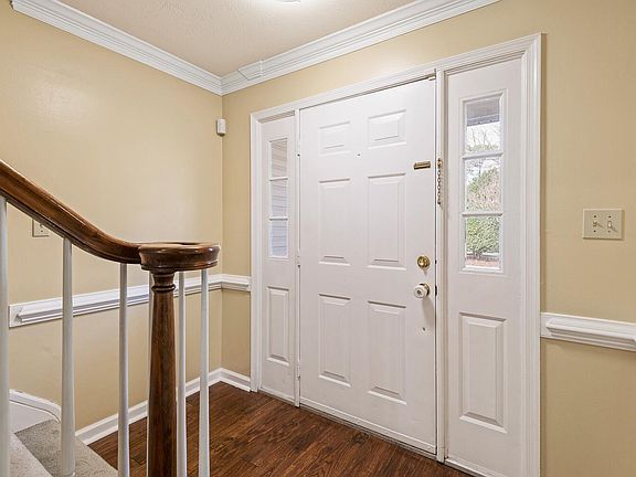 4th image of 804 Lancaster Ln