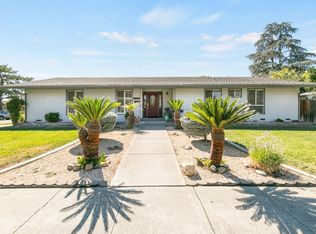 390 S Almond St, Dixon, CA 95620