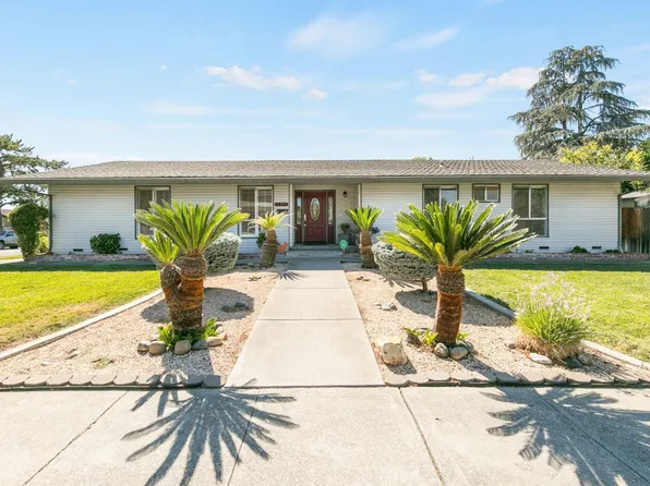 390 S Almond St, Dixon, CA 95620