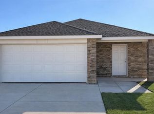 500 Saint Charles Pl, Newcastle, OK 73065