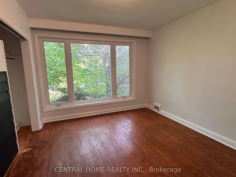 100 Burbank Dr — Photo 17