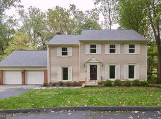 11933 Ledgerock Ct, Rockville, MD 20854