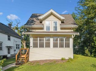 937 Daniels St NE, Cedar Rapids, IA 52402