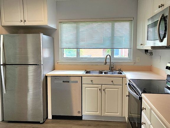 5th image of 3710 Cherry Laurel Dr