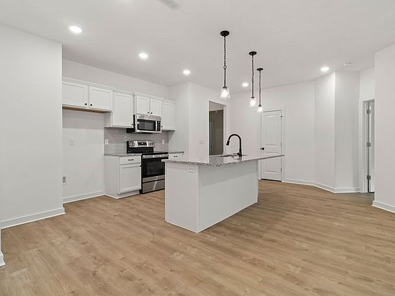 3rd image of 14 Stornoway Ln