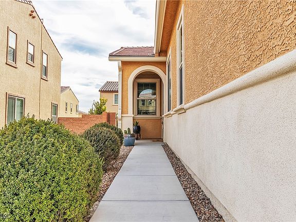4th image of 825 Great Sky Ct
