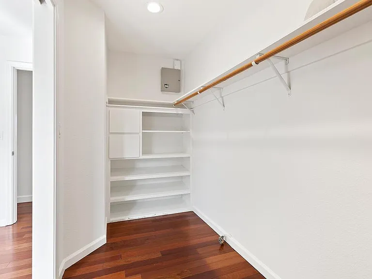 4246 Woodcrest Dr — Photo 20
