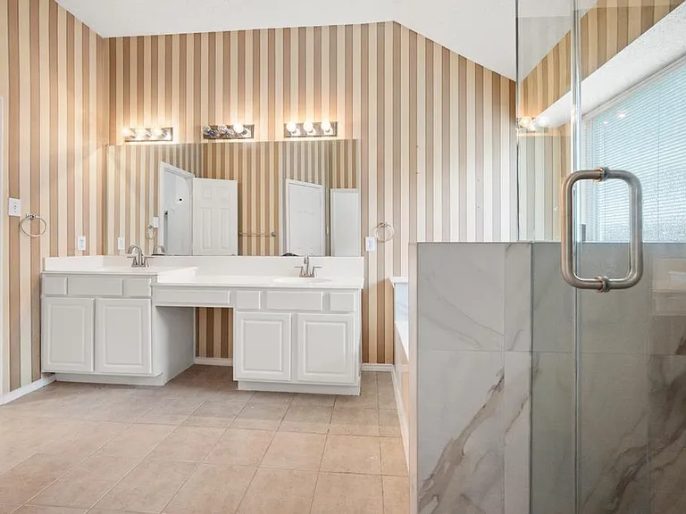 7700 Glenoaks Dr — Photo 16