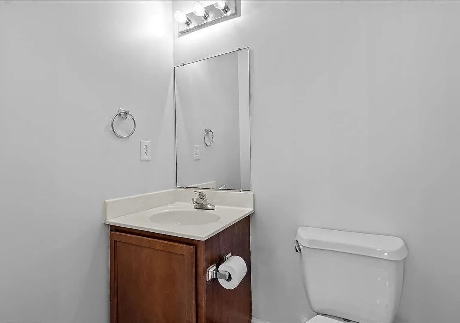 Spacious 3-Bedroom Townhome in Ganyard Farm — Photo 4