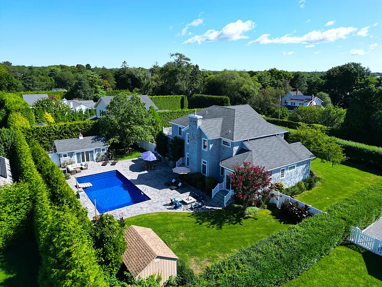 43 Shore Rd — Photo 1
