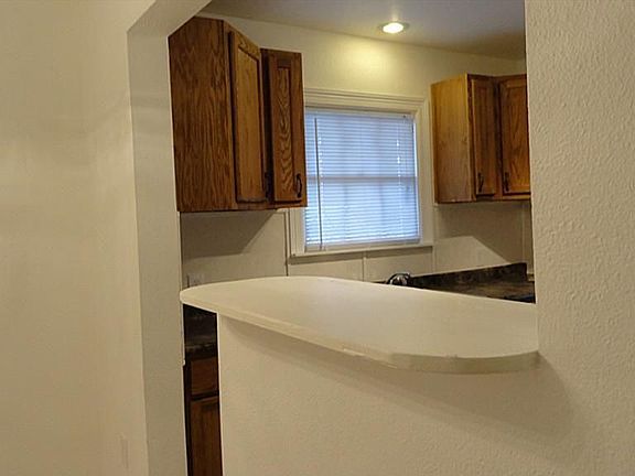 5th image of 417 Oaklawn St